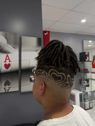 Tresses avec design rasé